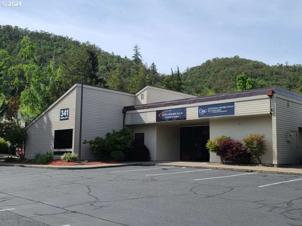 341 NW Medical Loop, Roseburg, OR for lease Building Photo- Image 1 of 3