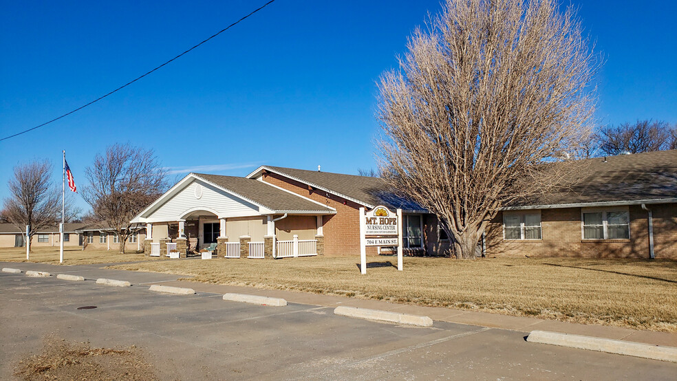 704 Main St, Mount Hope, KS for sale - Primary Photo - Image 1 of 17