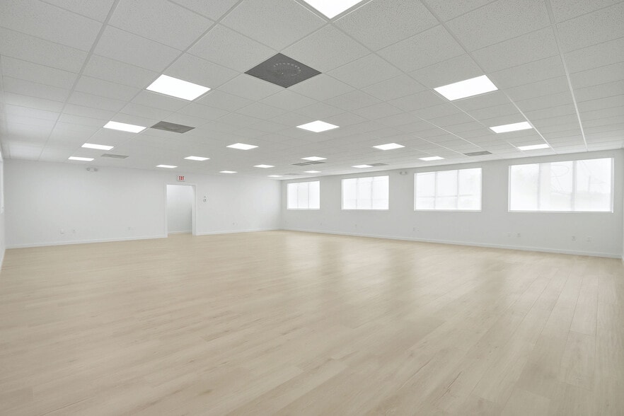 235 NE 67th St, Miami, FL for sale - Interior Photo - Image 3 of 20