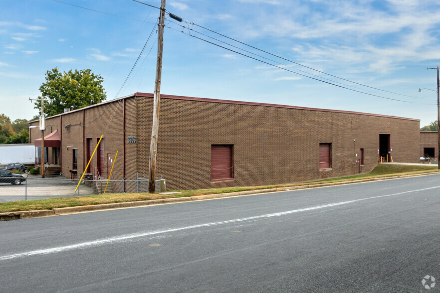 3353 Reno Ave, Charlotte, NC for lease - Primary Photo - Image 1 of 3