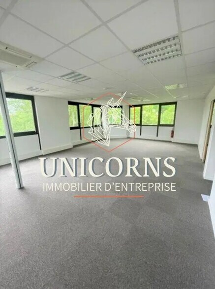 Office in Labège for lease - Interior Photo - Image 2 of 9