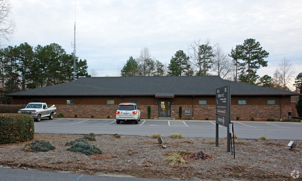 340 9th Avenue Dr NE, Hickory, NC for lease - Building Photo - Image 3 of 7