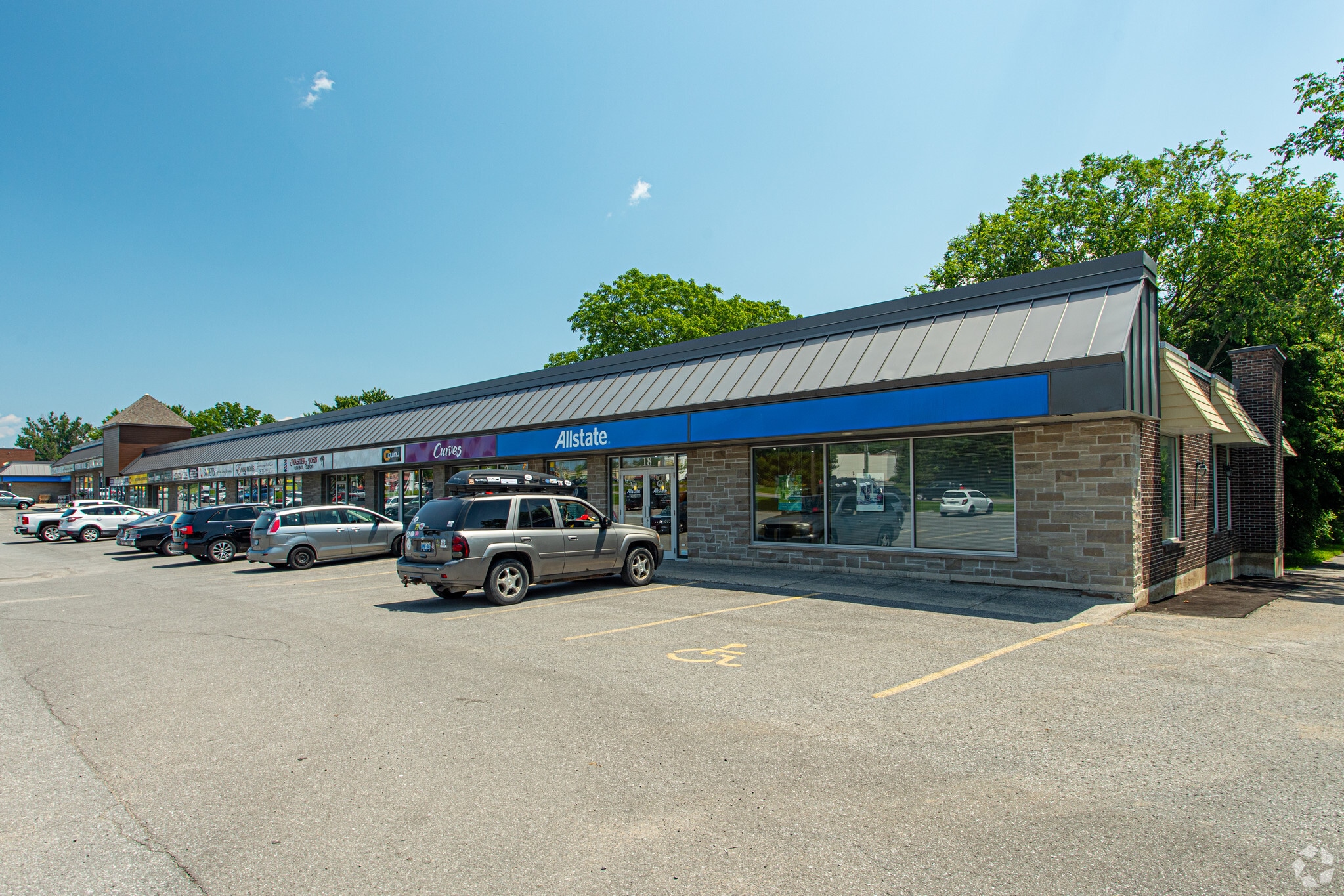 462 Hazeldean Rd, Ottawa, ON for lease Primary Photo- Image 1 of 4