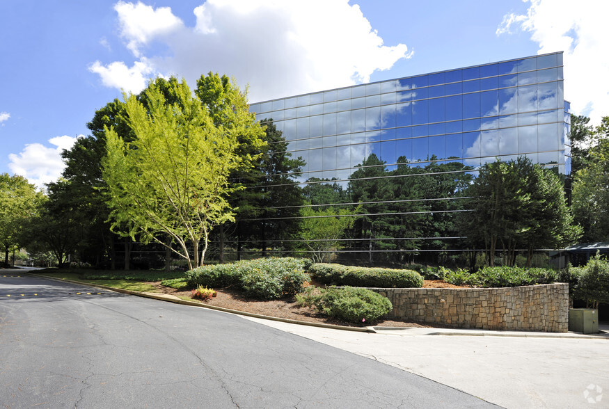 100 Ashford Ctr N, Atlanta, GA for lease - Primary Photo - Image 1 of 19