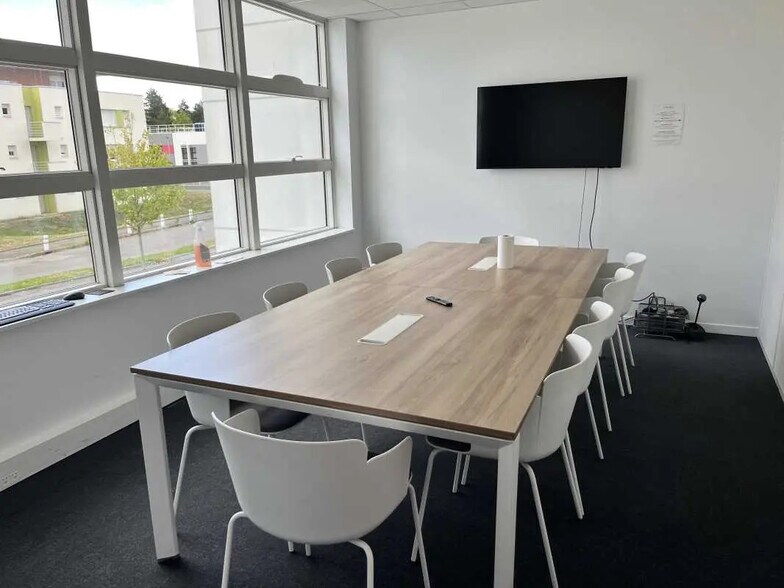 Office in Rennes for lease - Building Photo - Image 3 of 7