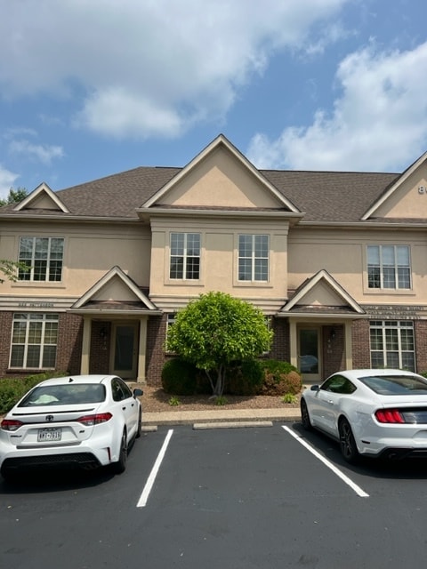 800-806 Stonecreek Pky, Louisville, KY for lease Building Photo- Image 1 of 5