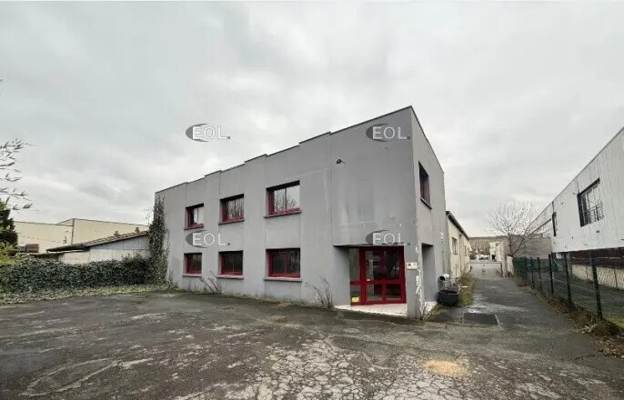 Location Local d'activités 930 m² - Photo 1
