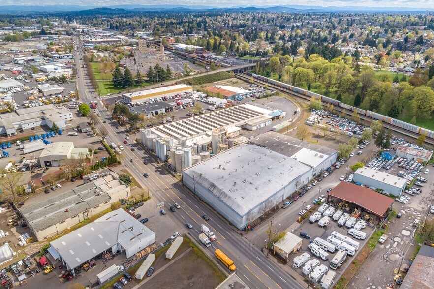 554 N Columbia Blvd, Portland, OR for sale - Building Photo - Image 1 of 1