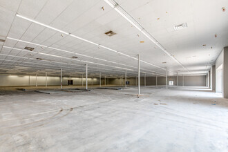 2300 E Kenosha St, Broken Arrow, OK for lease Interior Photo- Image 2 of 7