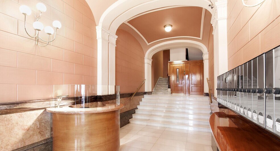 Carrer de Pau Claris, 172, Barcelona, Barcelona for lease - Interior Photo - Image 2 of 2