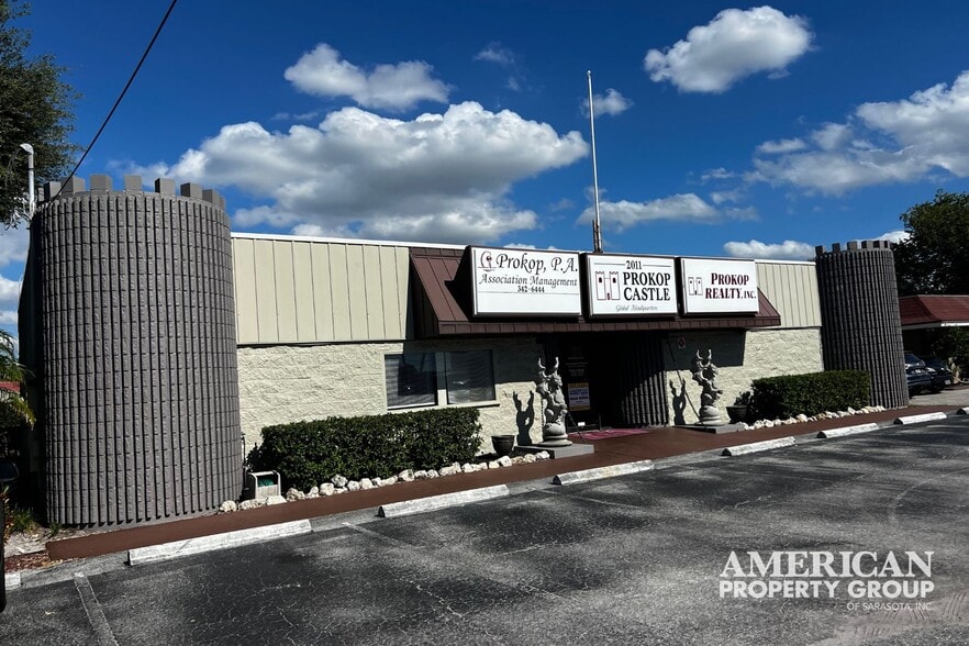 2011 Bispham Rd, Sarasota, FL for lease - Building Photo - Image 2 of 19