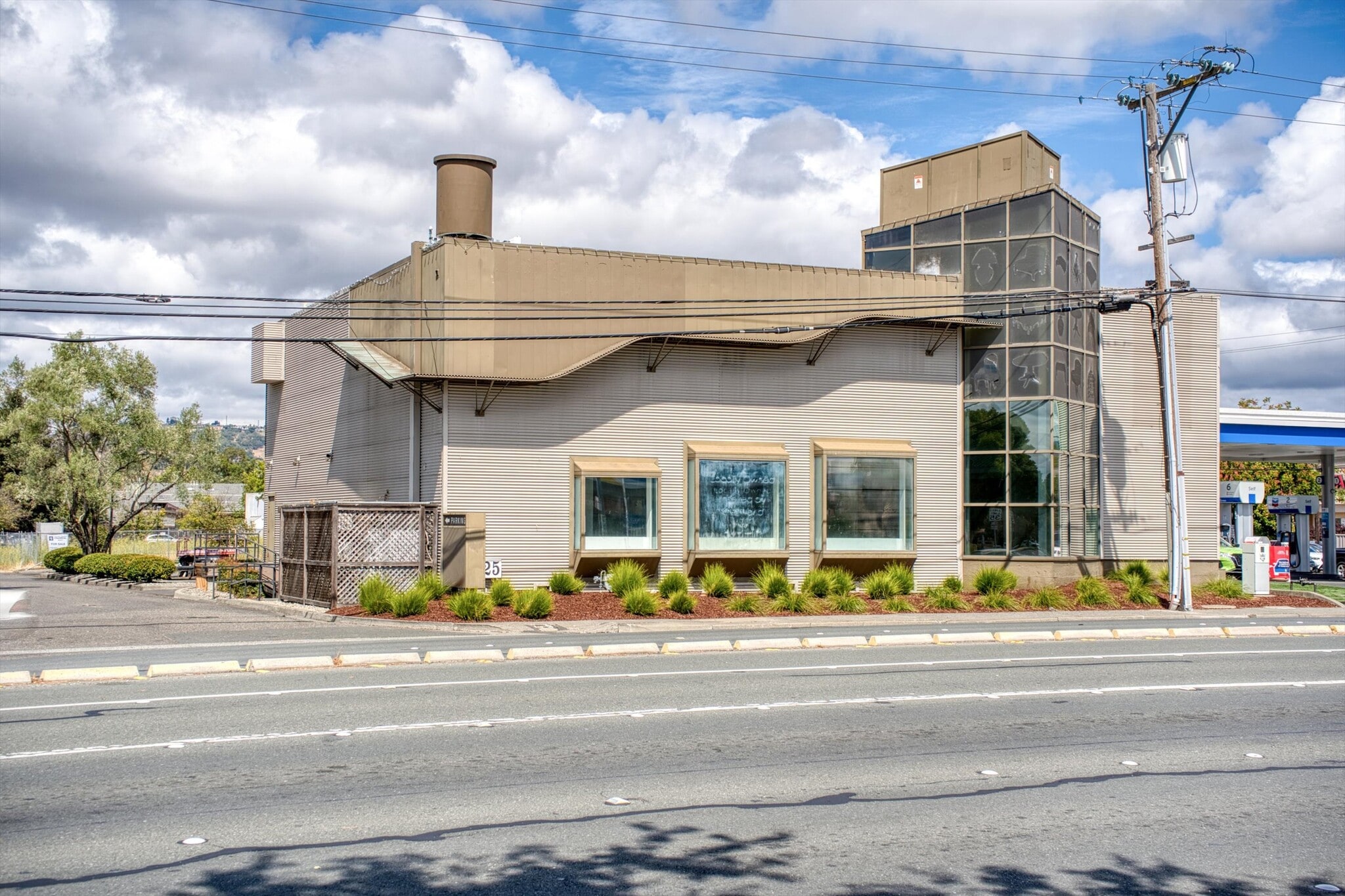 1125 W Steele Ln, Santa Rosa, CA for lease Building Photo- Image 1 of 44