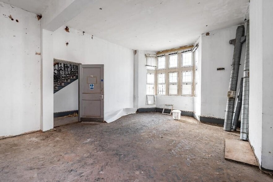 80 High St, Harrow for lease - Building Photo - Image 3 of 17