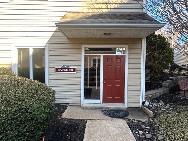 137 Commons Ct, Chadds Ford, PA for sale - Building Photo - Image 1 of 3