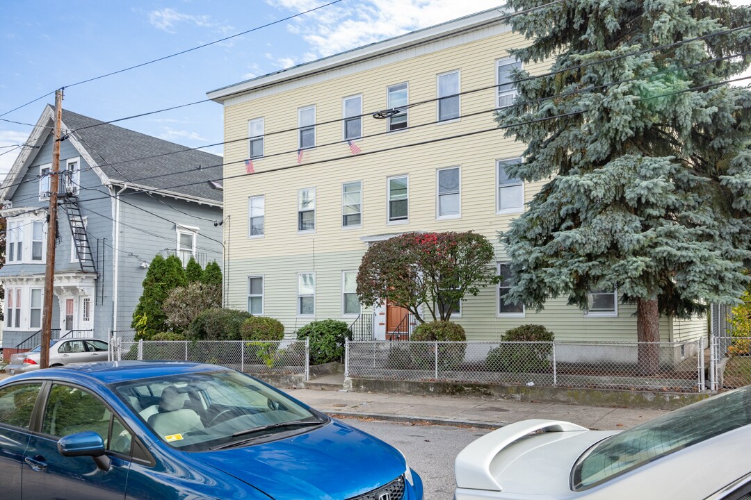 46 Carpenter St, Pawtucket, RI for sale Primary Photo- Image 1 of 1