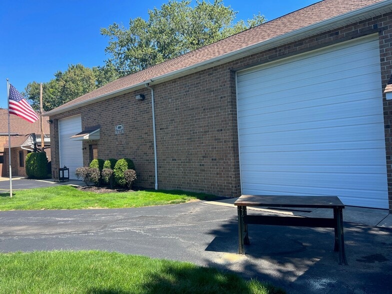 1419-1453 E 328th St, Eastlake, OH for lease - Building Photo - Image 2 of 8