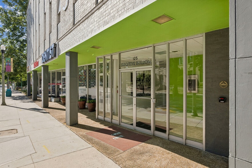 125 E Trinity Pl, Decatur, GA for sale - Building Photo - Image 3 of 14