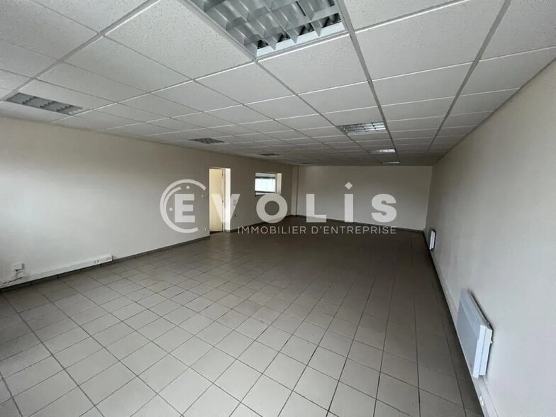 Office in Chassieu for lease - Interior Photo - Image 3 of 8