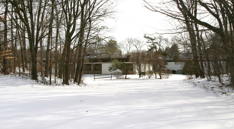 72 Northwest Dr, Plainville, CT for lease - Building Photo - Image 3 of 4