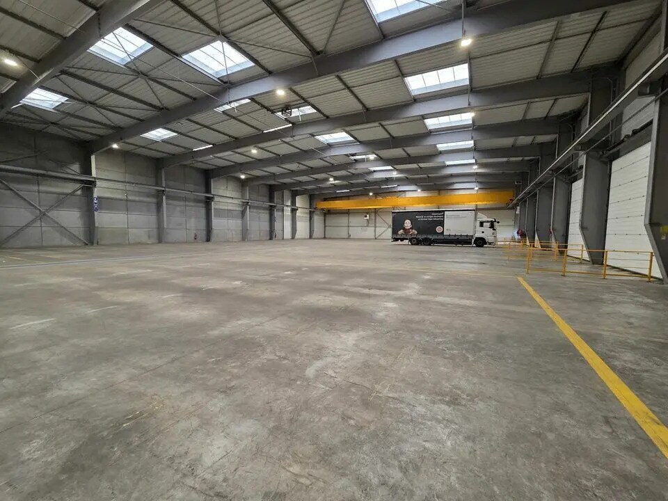 Flex in Compans for lease Building Photo- Image 1 of 10