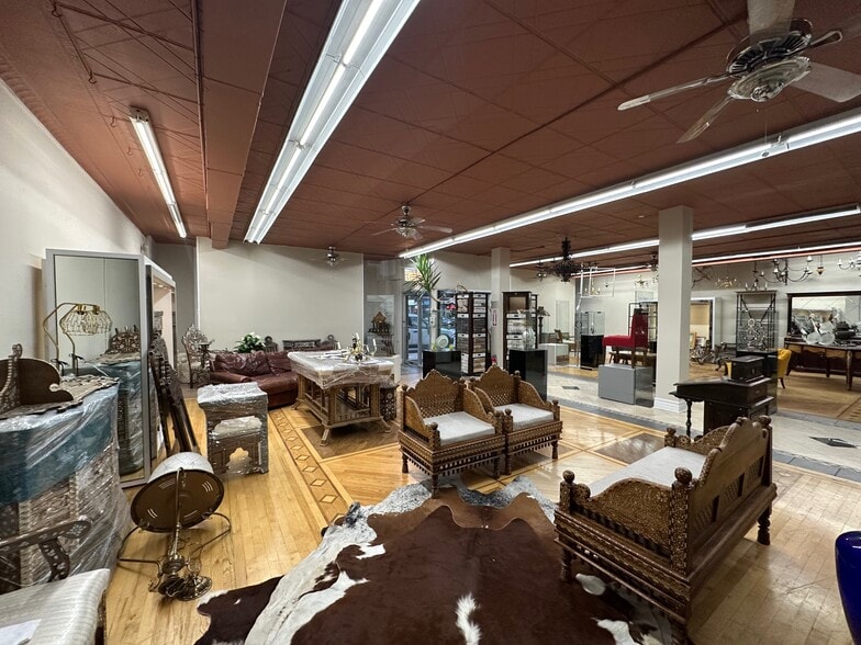 8037 N Milwaukee Ave, Niles, IL for sale - Building Photo - Image 3 of 21