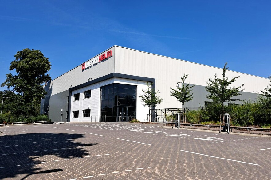 Jays Clos, Basingstoke for lease - Building Photo - Image 1 of 2