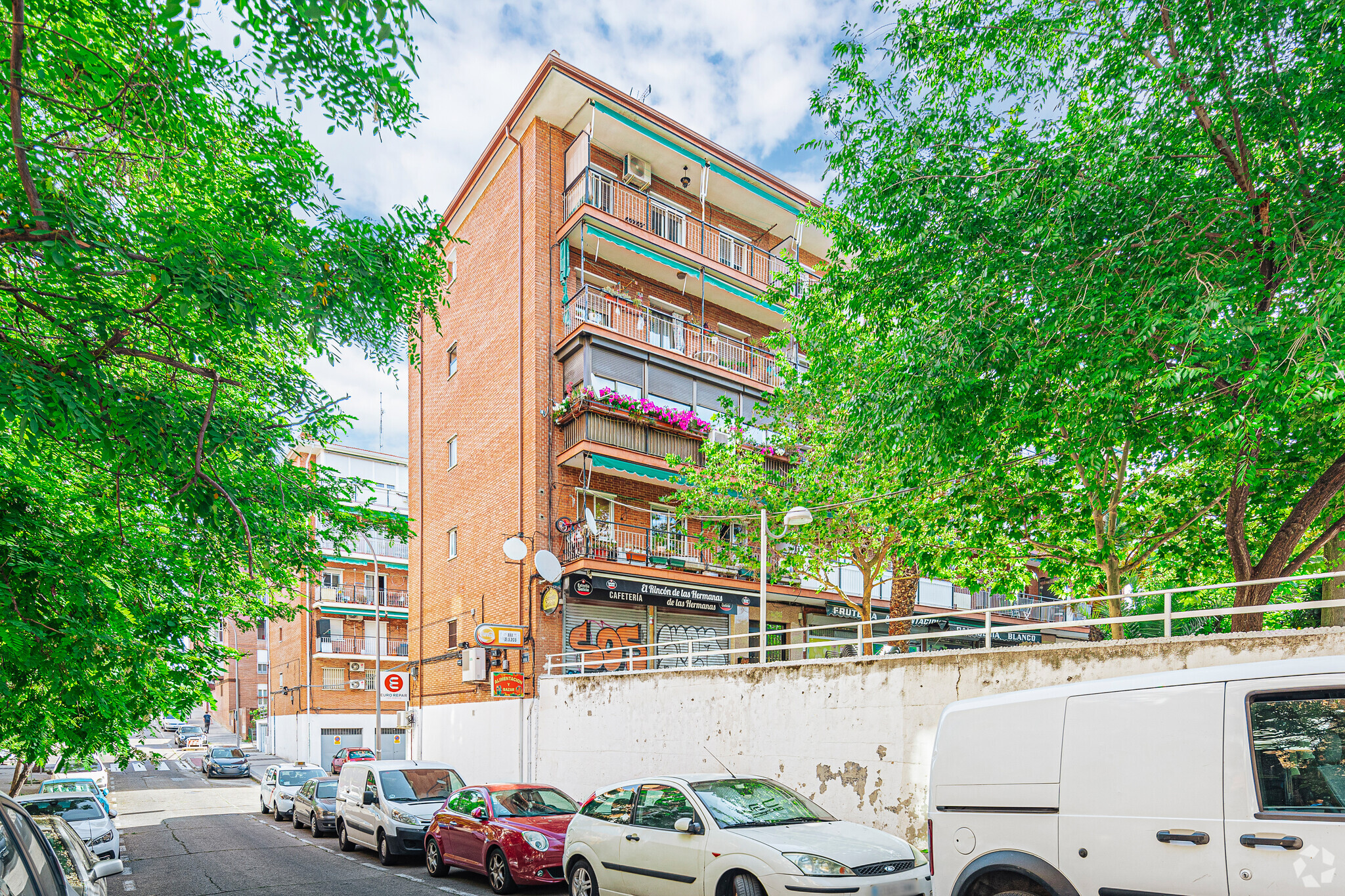 Multifamily in Madrid, Madrid for sale Primary Photo- Image 1 of 3