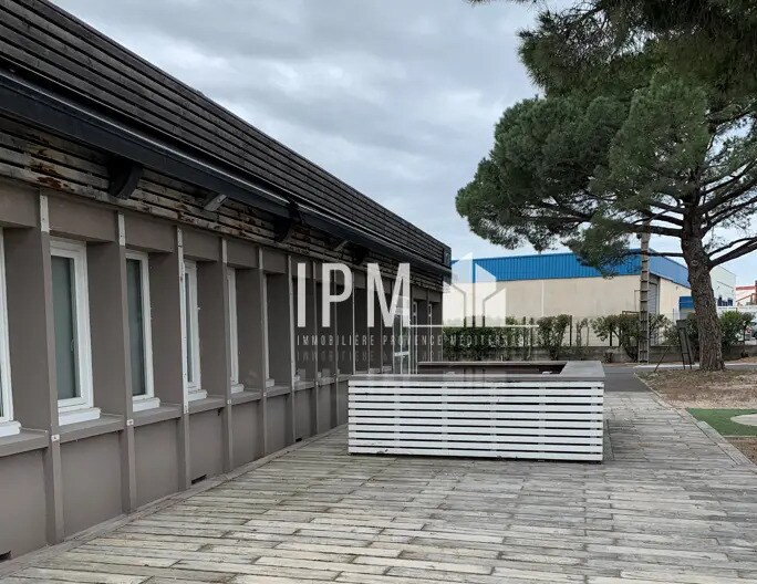 Retail in Vitrolles for lease - Building Photo - Image 2 of 5