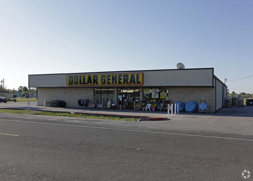 1106 Miller St, Anahuac, TX for sale - Primary Photo - Image 1 of 1