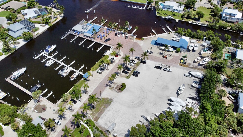 634 N Yachtsman Dr, Sanibel, FL for lease - Primary Photo - Image 1 of 14