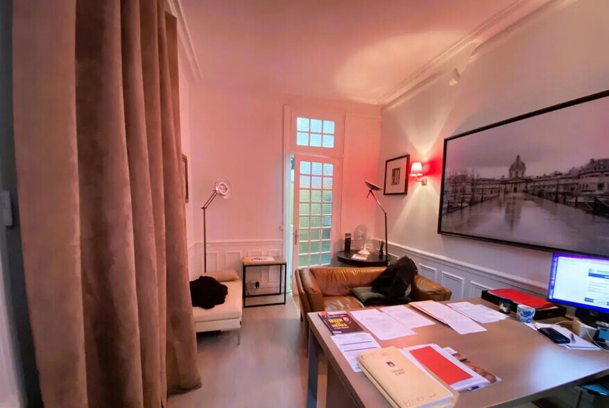 Office in Paris for lease - Interior Photo - Image 3 of 6