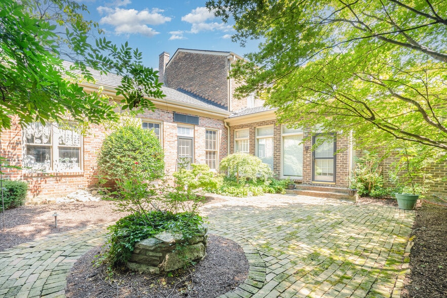 137 3rd Ave N, Franklin, TN for lease - Building Photo - Image 2 of 25