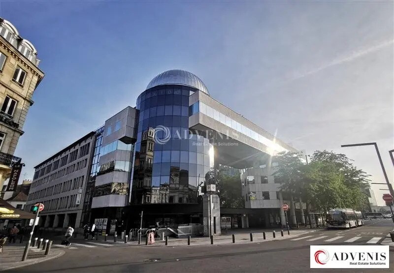 Office in Lille for lease - Building Photo - Image 1 of 12