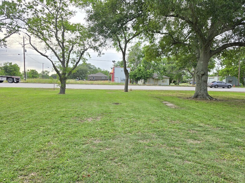 402 Avenue G, Van Vleck, TX 77482 Specialty for Sale