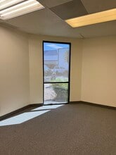 3334-3432 W Wilshire Dr, Phoenix, AZ for lease Building Photo- Image 2 of 4