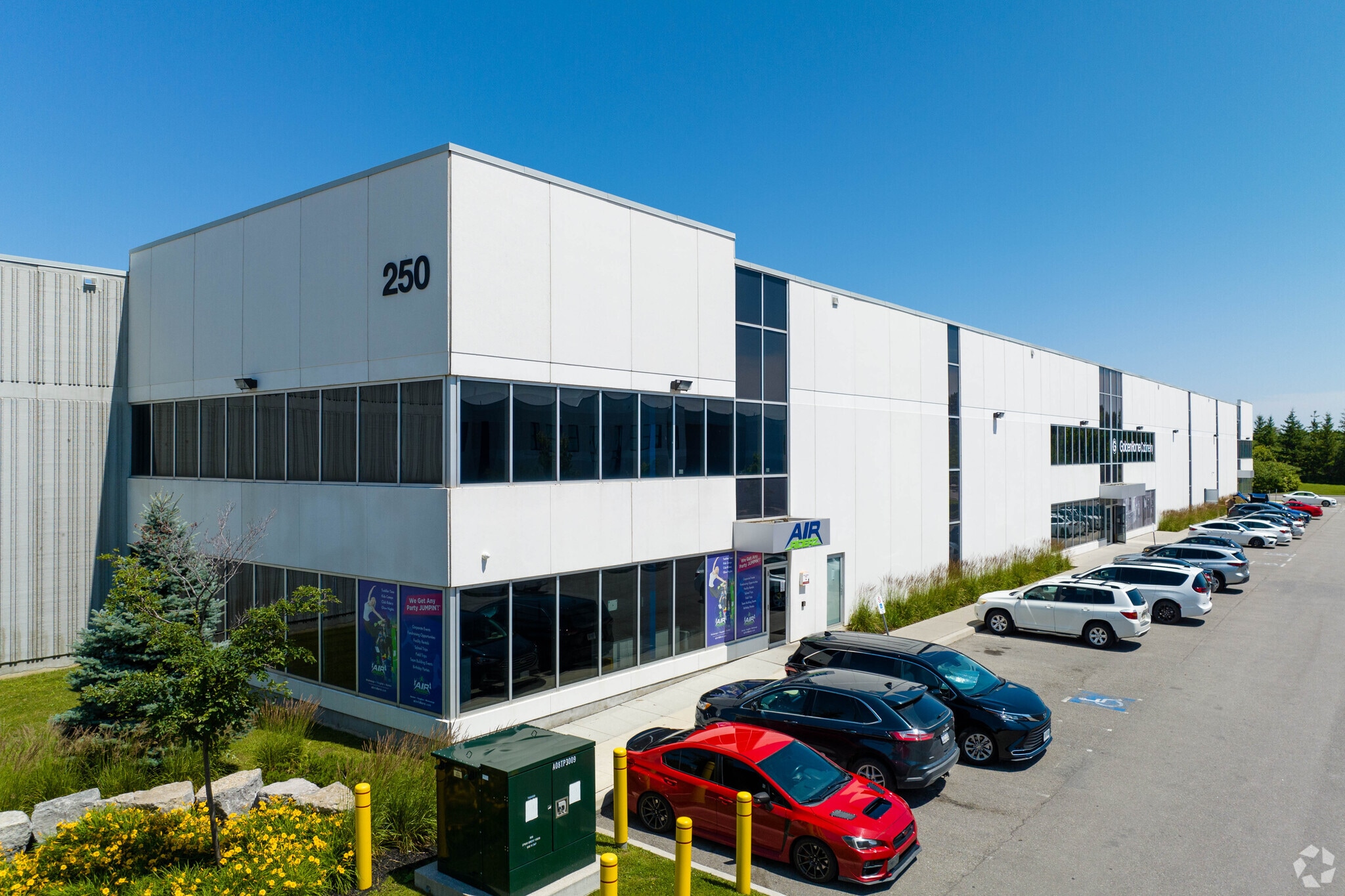 250 Don Hillock Dr, Aurora, ON for sale Primary Photo- Image 1 of 1