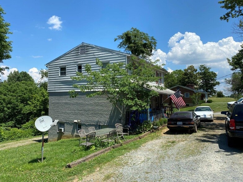 13009 Stewartsville Rd, Vinton, VA 24179