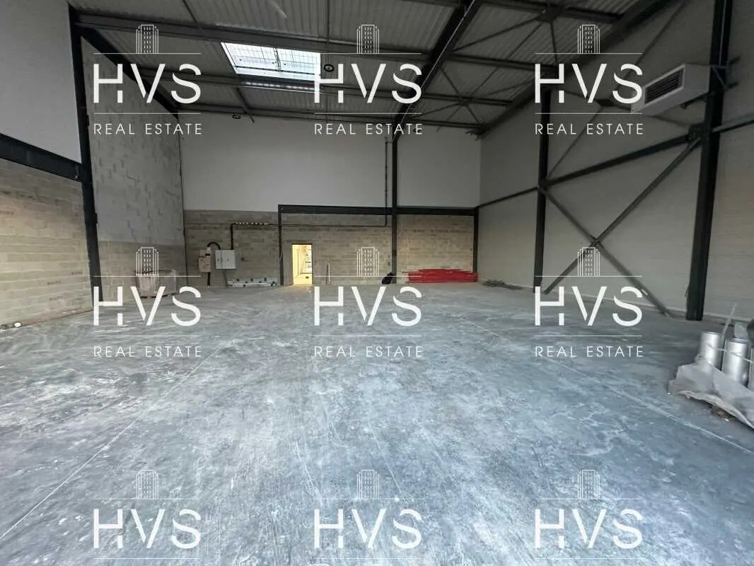 Flex in Venelles for lease Interior Photo- Image 1 of 9