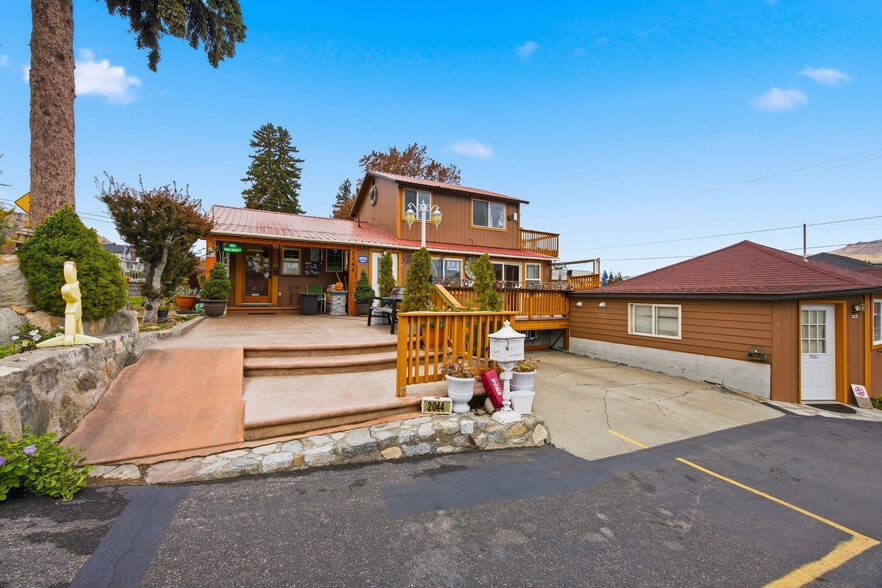 2044 W Woodin Ave, Chelan, WA for sale - Building Photo - Image 2 of 6