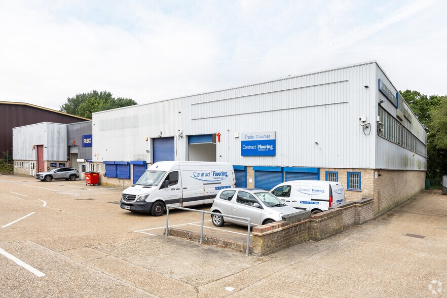Fleming Way, Crawley for lease - Building Photo - Image 1 of 2
