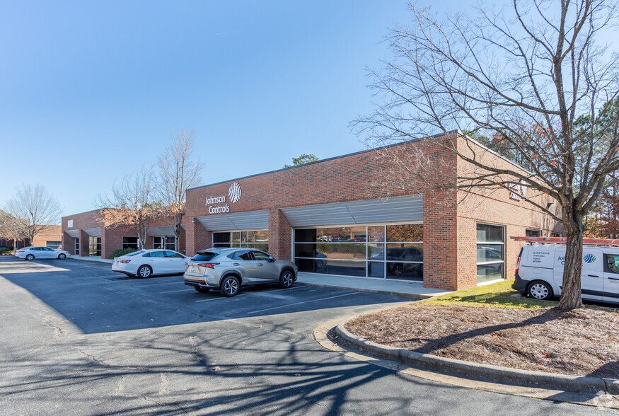 633 Hutton St, Raleigh, NC for lease - Building Photo - Image 1 of 8