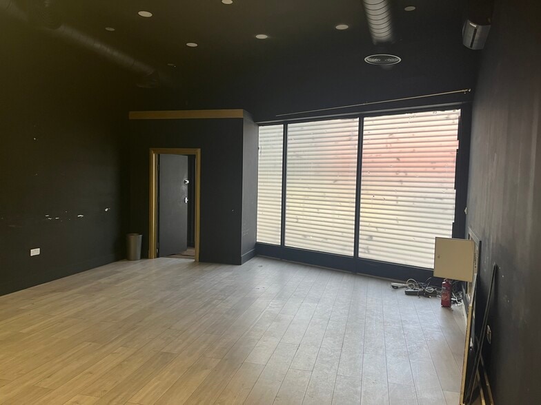 6 The Broadway, London for lease - Interior Photo - Image 2 of 4