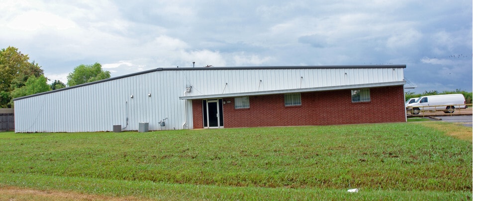 2911 Douglas Dr, Bossier City, LA for lease - Building Photo - Image 2 of 12