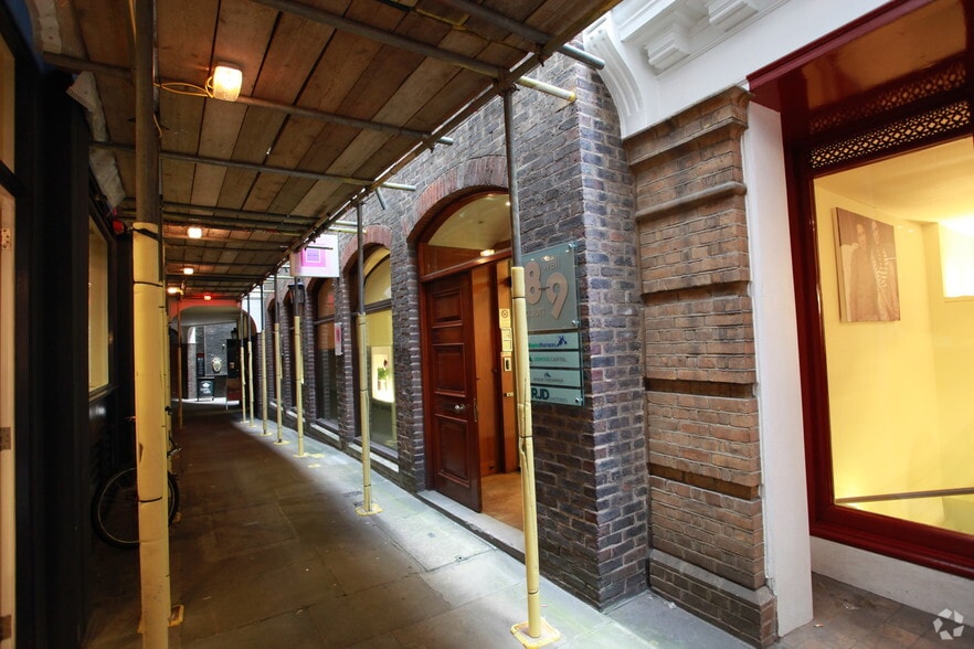 5-9 Well Ct, London for sale - Primary Photo - Image 1 of 1