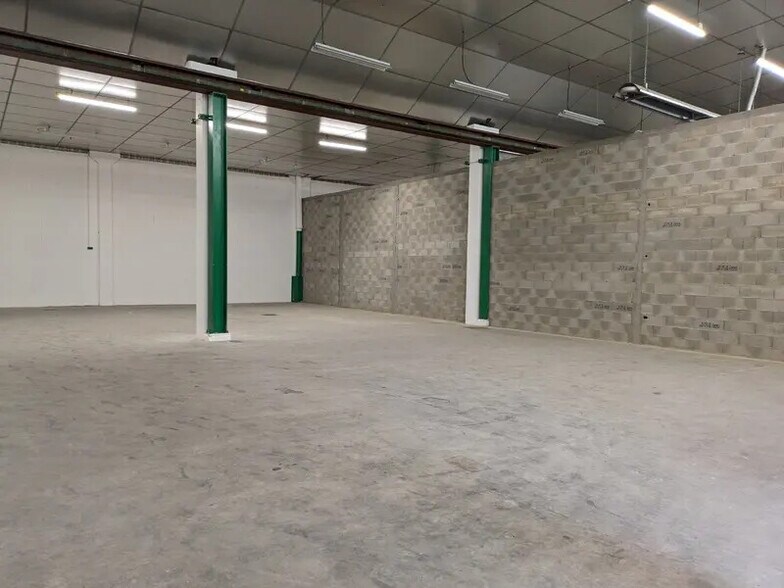 Office in Chambéry for lease - Interior Photo - Image 1 of 3
