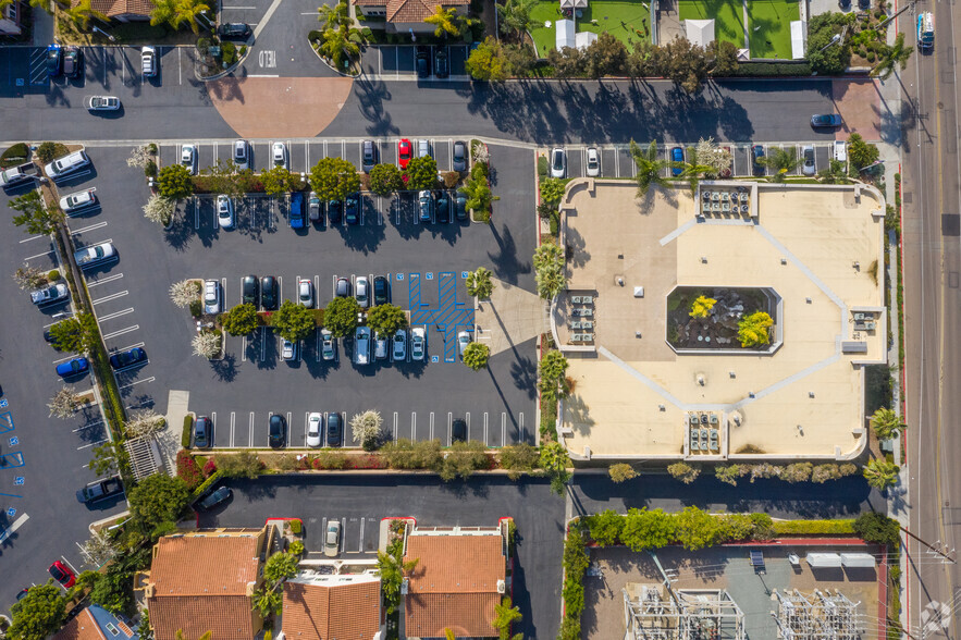 171 Saxony Rd, Encinitas, CA for lease - Building Photo - Image 2 of 10