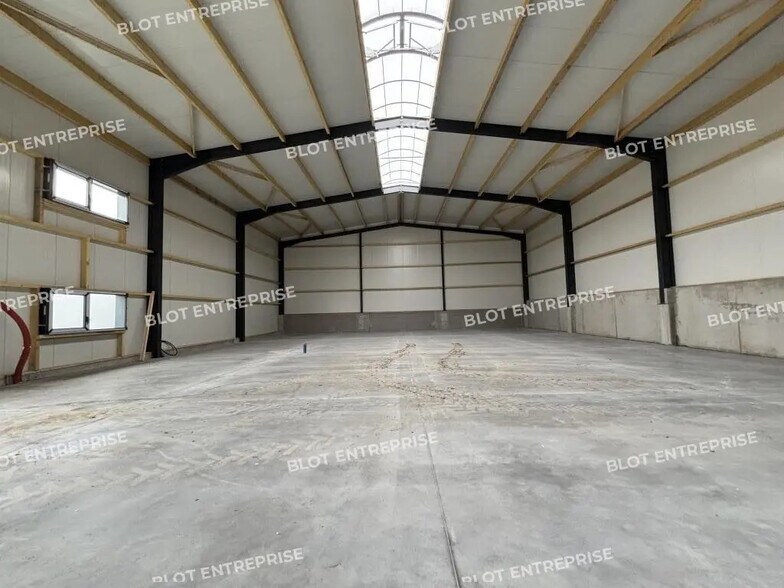 Flex in Le Loroux-Bottereau for sale - Building Photo - Image 3 of 4