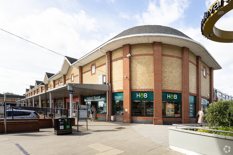 1-11 Dukes Walk, Waterlooville for lease - Building Photo - Image 2 of 2