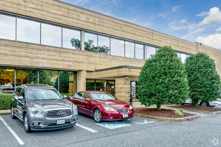 900 Commonwealth Pl, Virginia Beach, VA for lease - Building Photo - Image 2 of 20