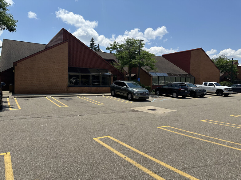 29688 Telegraph Rd, Southfield, MI for lease - Building Photo - Image 1 of 8